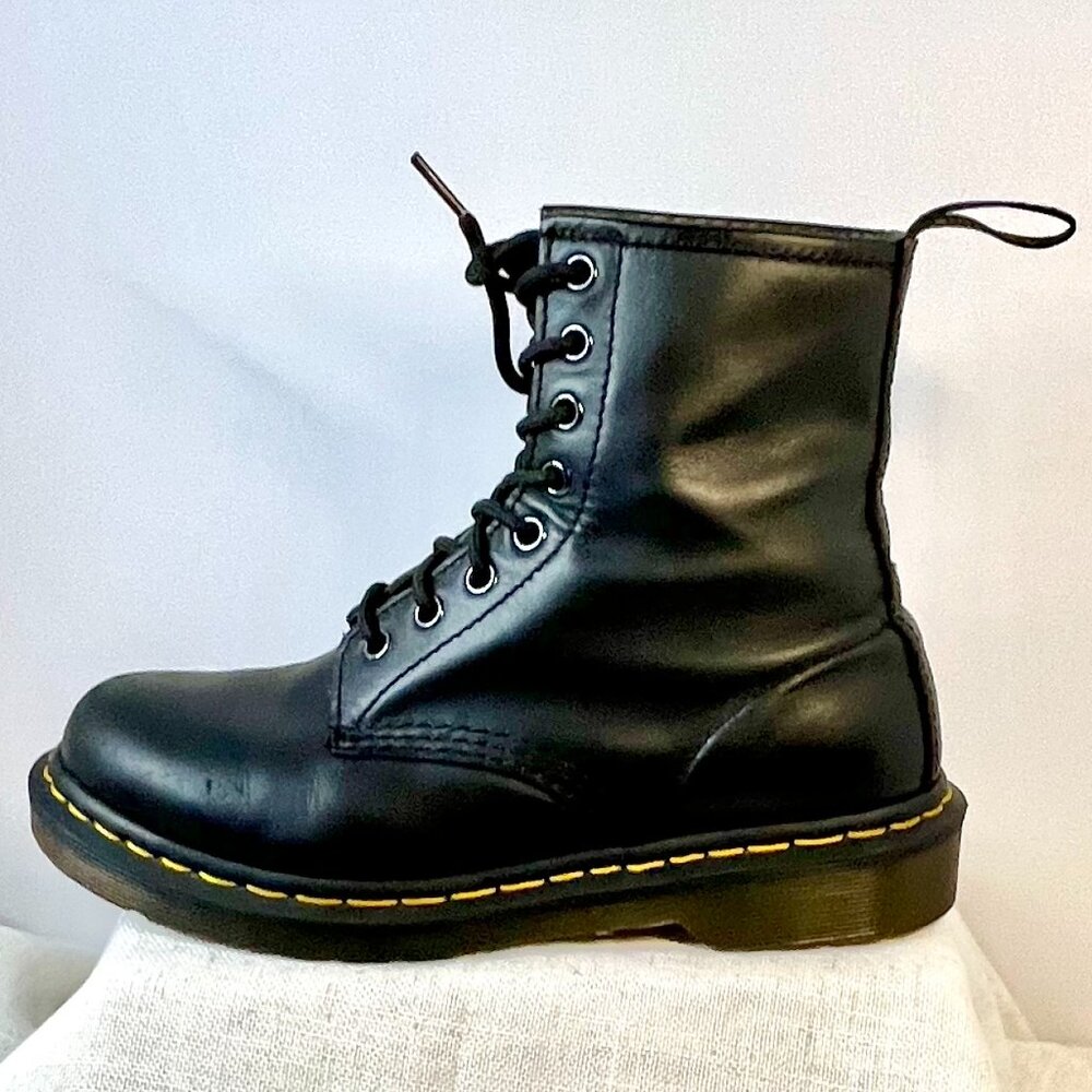 Dr. Martens 1460 Black Smooth Leather Combat Boots Iconic Yellow Stitch Size 8 - Picture 11 of 16